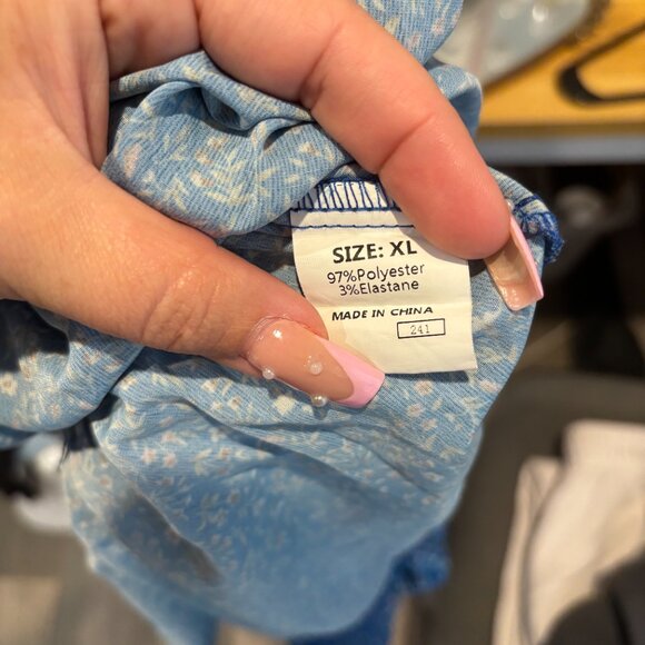 Acelitt Women's Puff Short Sleeve Peplum Top V Neck Smocked Blouses Dressy Shirt - Picture 4 of 4